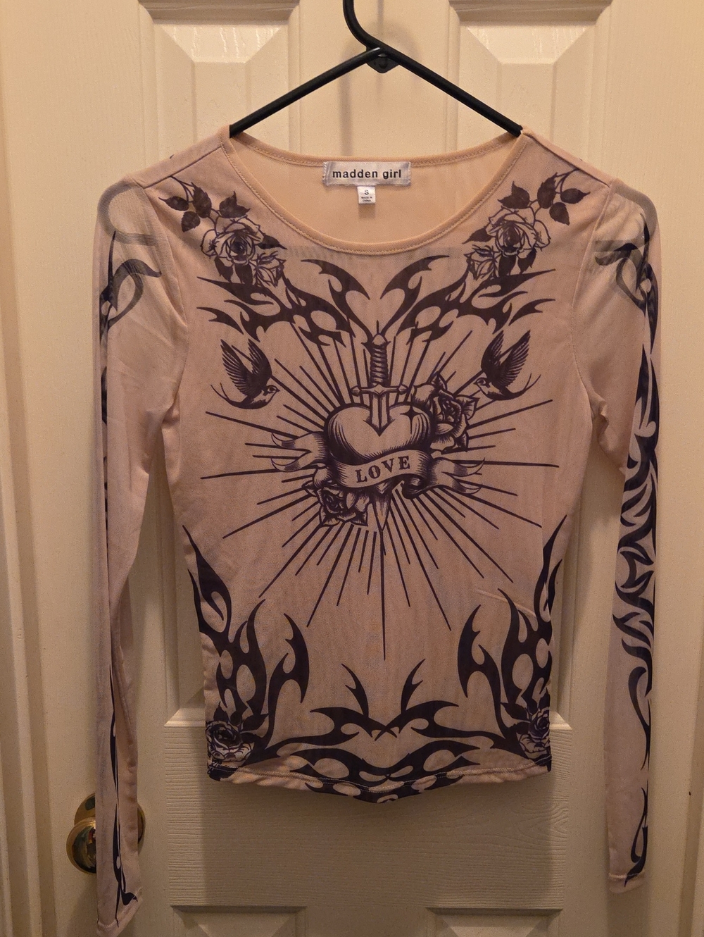 madden girl Beige Long-Sleeve Graphic Heart & Tribal Top